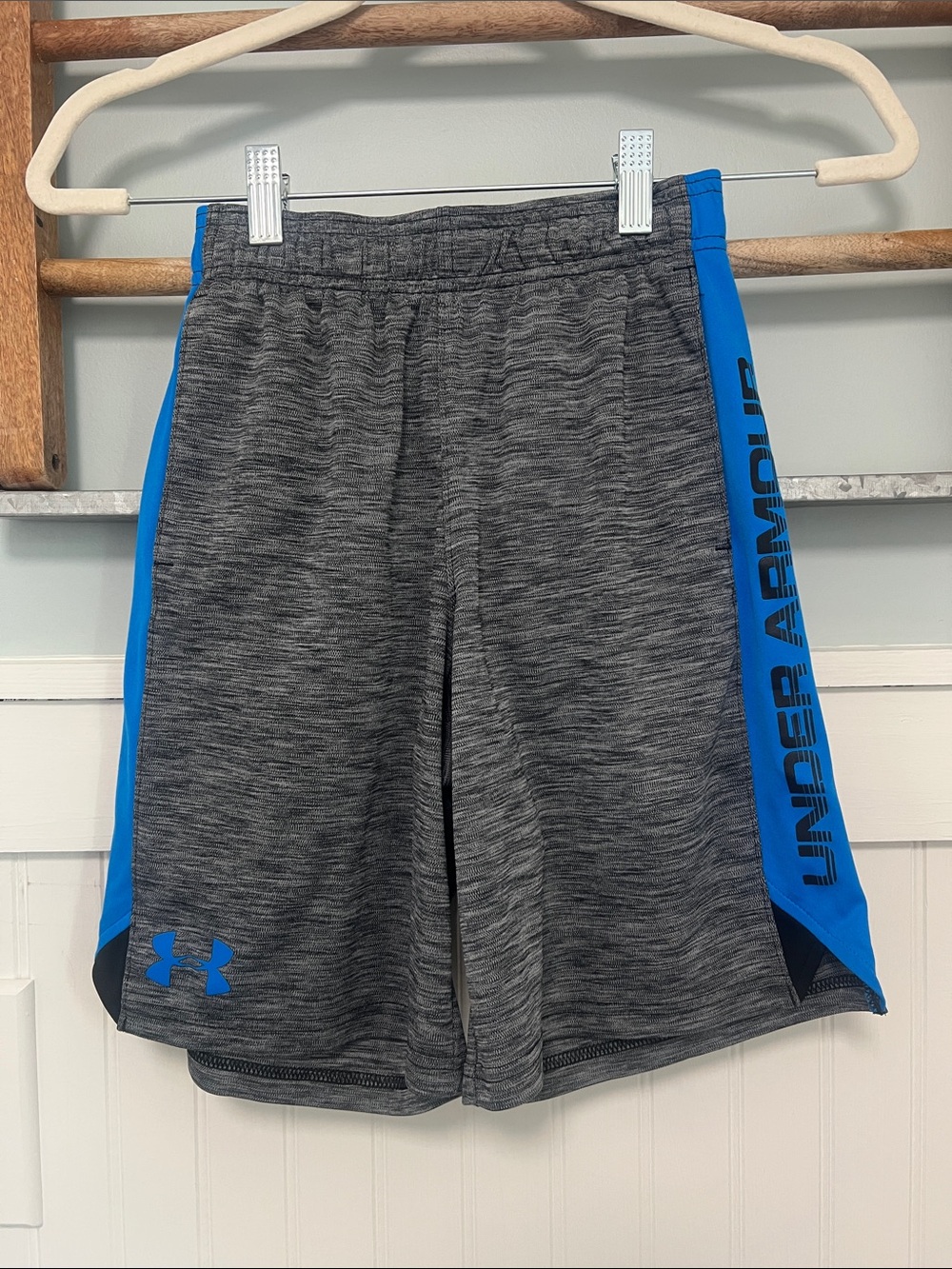 Boys under Armour performance shorts size small pull-up waist
